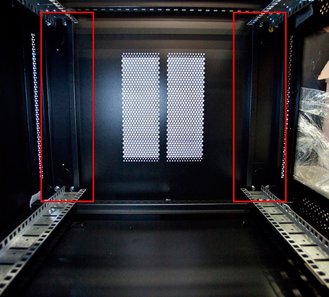 Posizionare le unità di ventilazione sui pali designati.